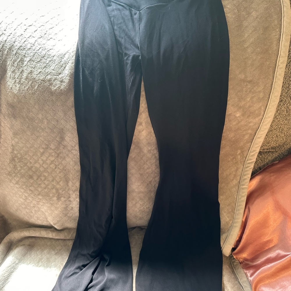 Aerie Black Leggings Sleek and Versatile